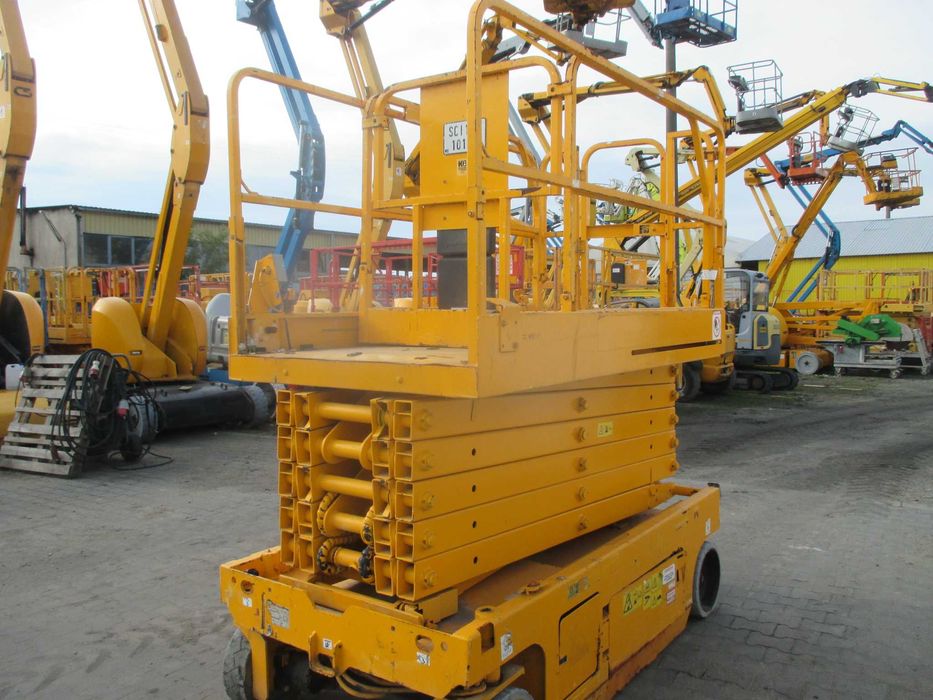 Podnośnik nożycowy zwyżka Genie GS4047 uszkodzony