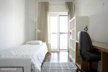 50220 - Quarto com cama de solteiro em...