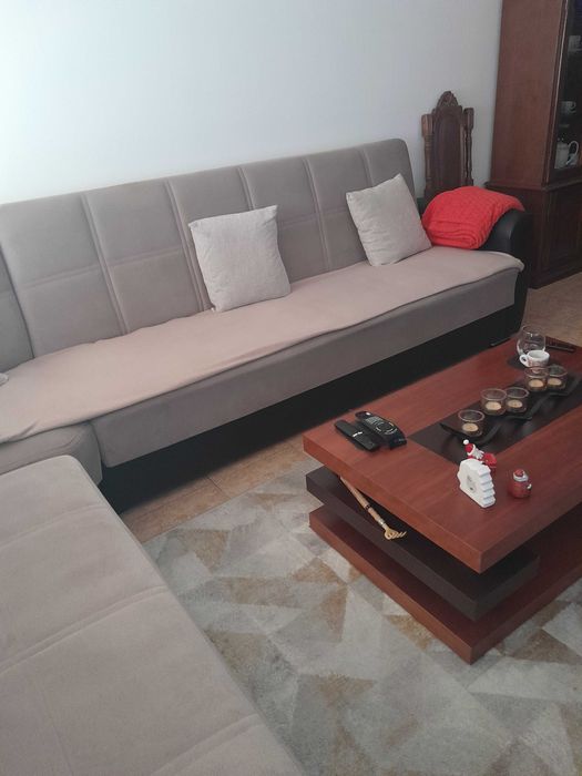 Tenho um sofá para venda em bom estado motivo troca de casa.