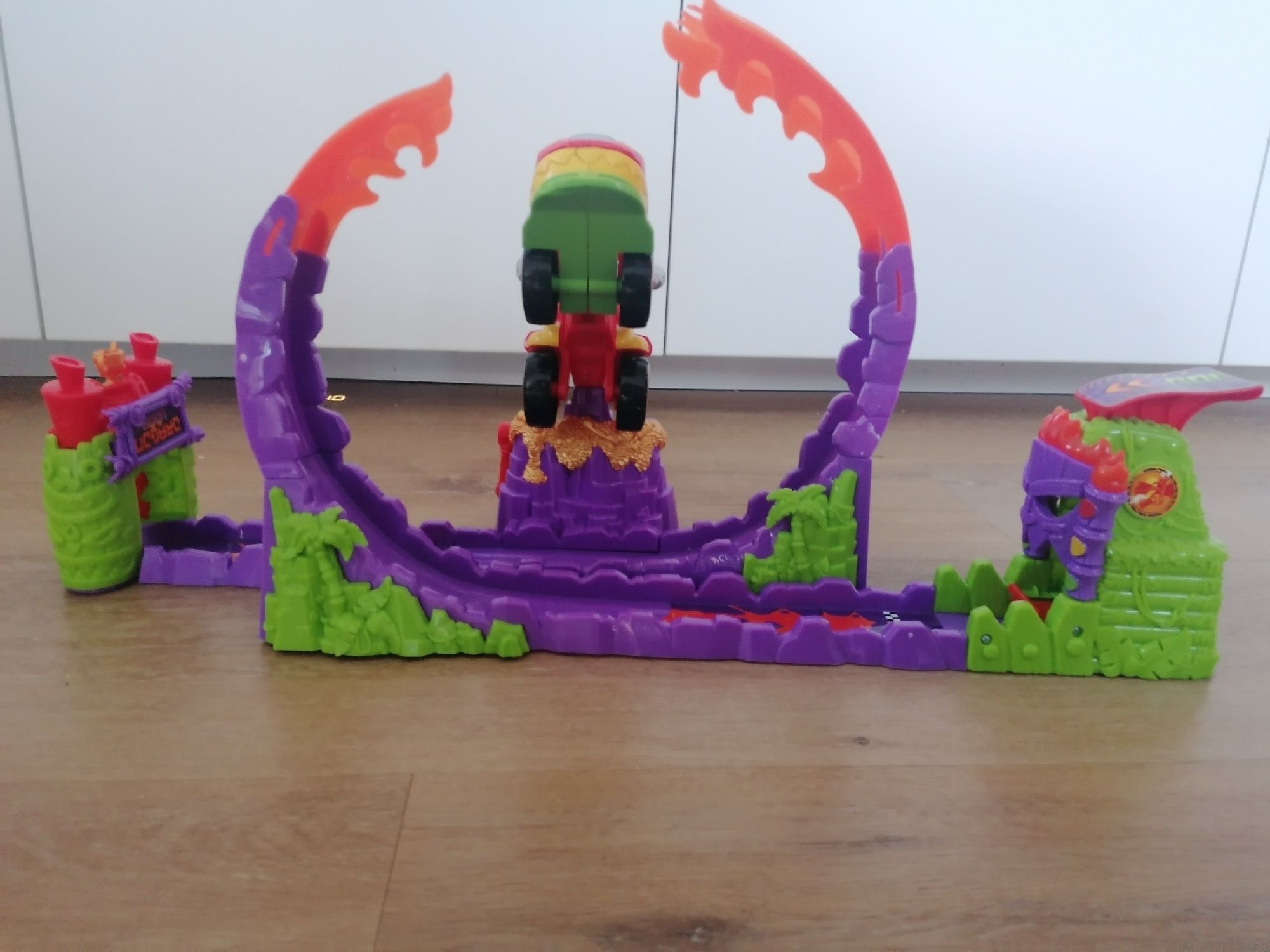 T-Racers Dragon Loop Zestaw z wyrzutnią Magic Box