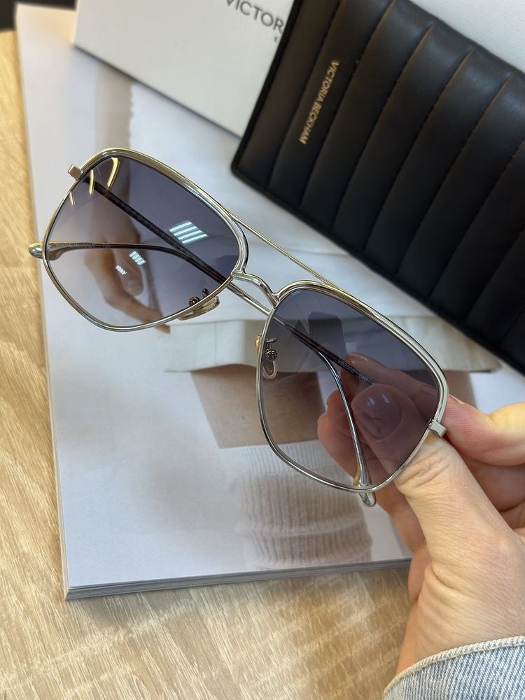 В наявності жіночі сонцезахисні окуляри Viktoriya Beckham