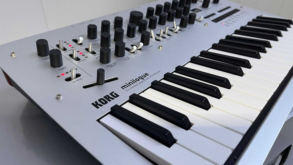 KORG Minilogue  - Syntezator analogowy