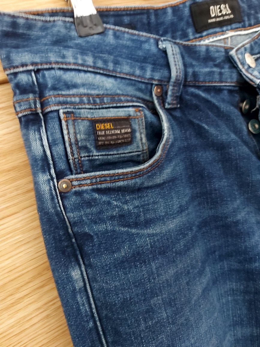 Męskie spodnie jeansy oryginalne Diesel Tapered roz M 32/32 granatowe