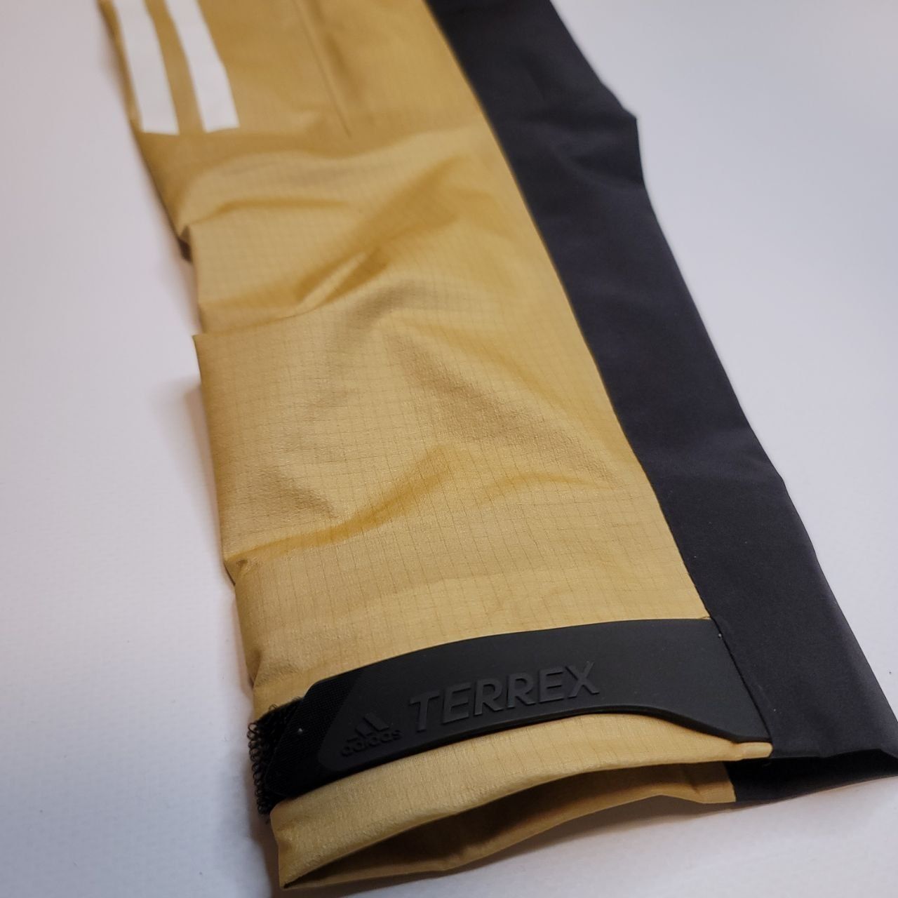 Топова водозахищена куртка Adidas Terrrex Goretex