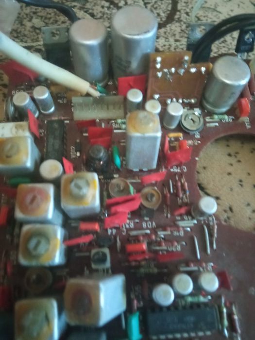 Продам пару плат з деталями.