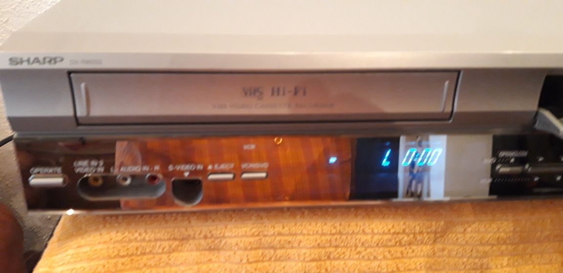 Продам пишущий видео/DVD магнитофон SHARP DV-RW 250S