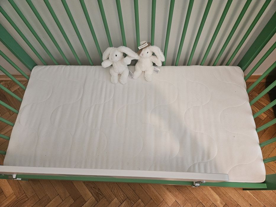 Sprzedam łóżeczko dziecięce 120x60cm z materacem.Nowe.