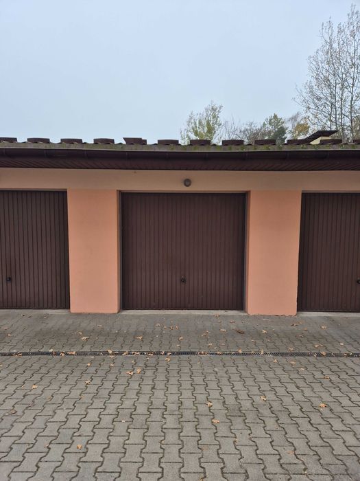 Wynajmę szeregowy garaż murowany