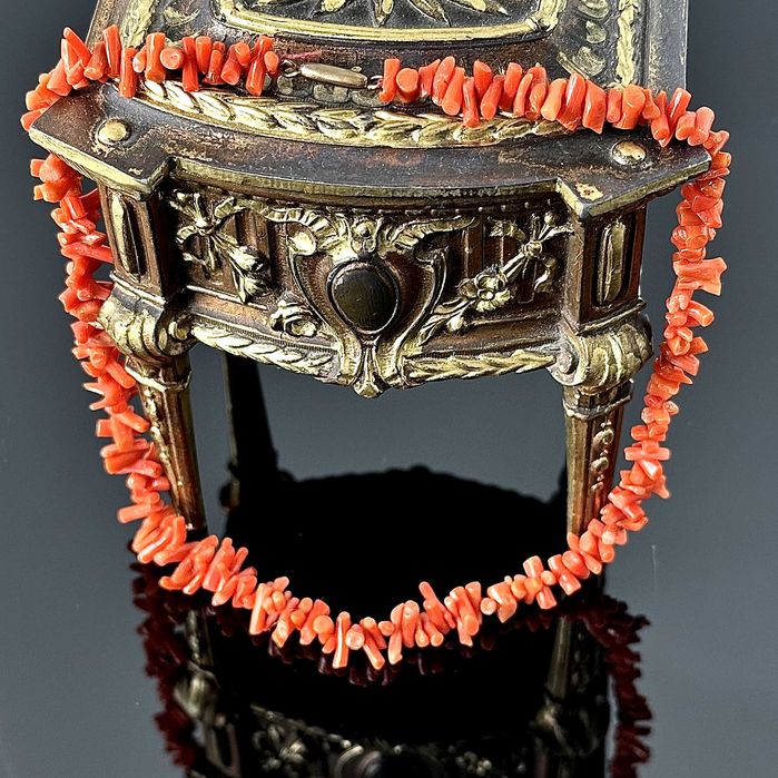 Naszyjnik z naturalnych czerwonych Korali, wykonane około 1920 roku