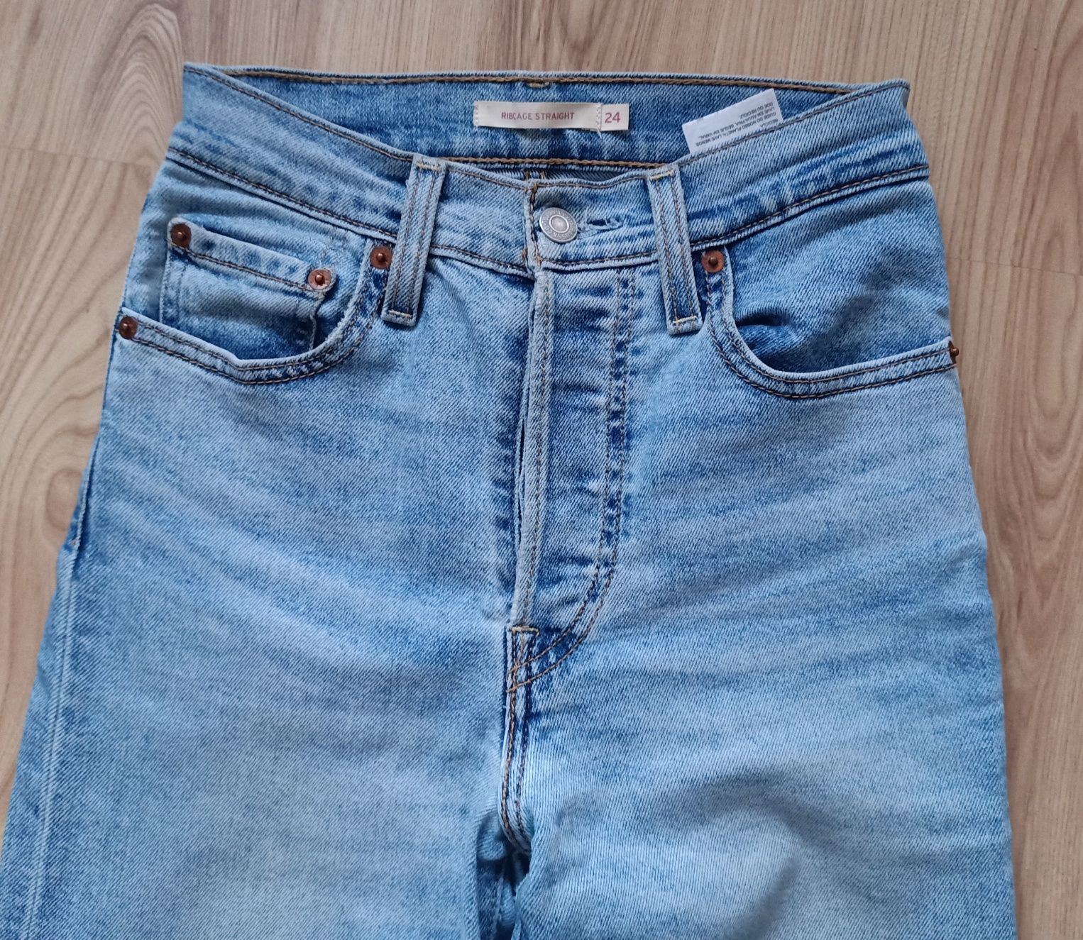 Spodnie marki Levi's - rozmiar W24 L27