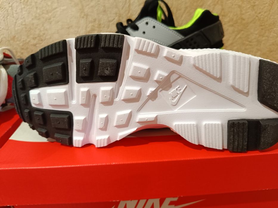 Нові кросівки для хлопчика Nike Huarache Run