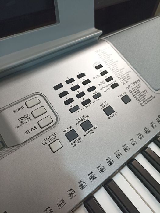 Teclado Yamaha YPT-360 (Equivalente PSR-E363) - Sensível ao Toque!