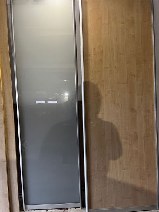 Szafa przesuwna z prowadnicami