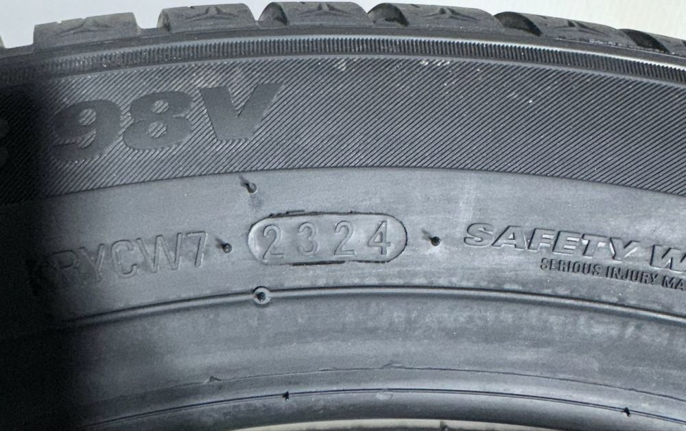 2x 235/45r18 Kumho WinterCraft WP52 98V XL 2024