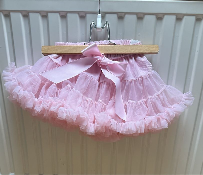 body + tiulowa spódniczka marki Kornelia 98