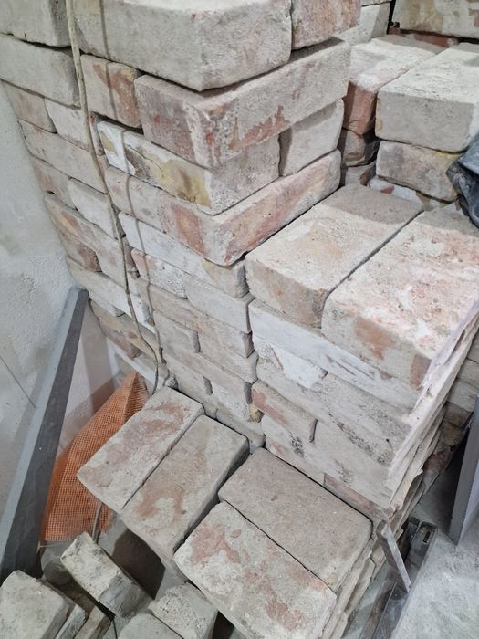 Старинный кирпич