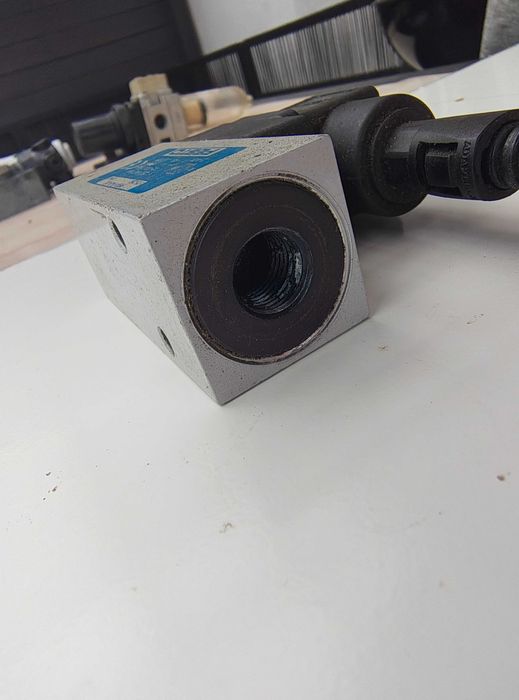 Czujnik ciśnienia nastawny presostat FESTO 1/4" wyłącznik włącznik