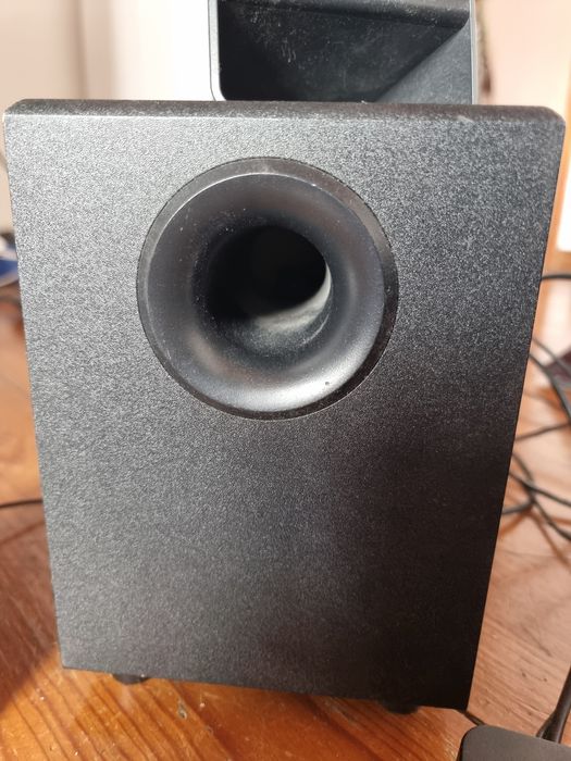 Colunas Logitech