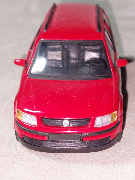 Miniatura VW Passat escala 1/43