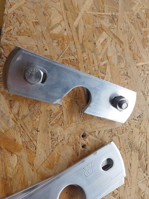 Uchwyt dachowy na rąbek stojący. Sniegołap.