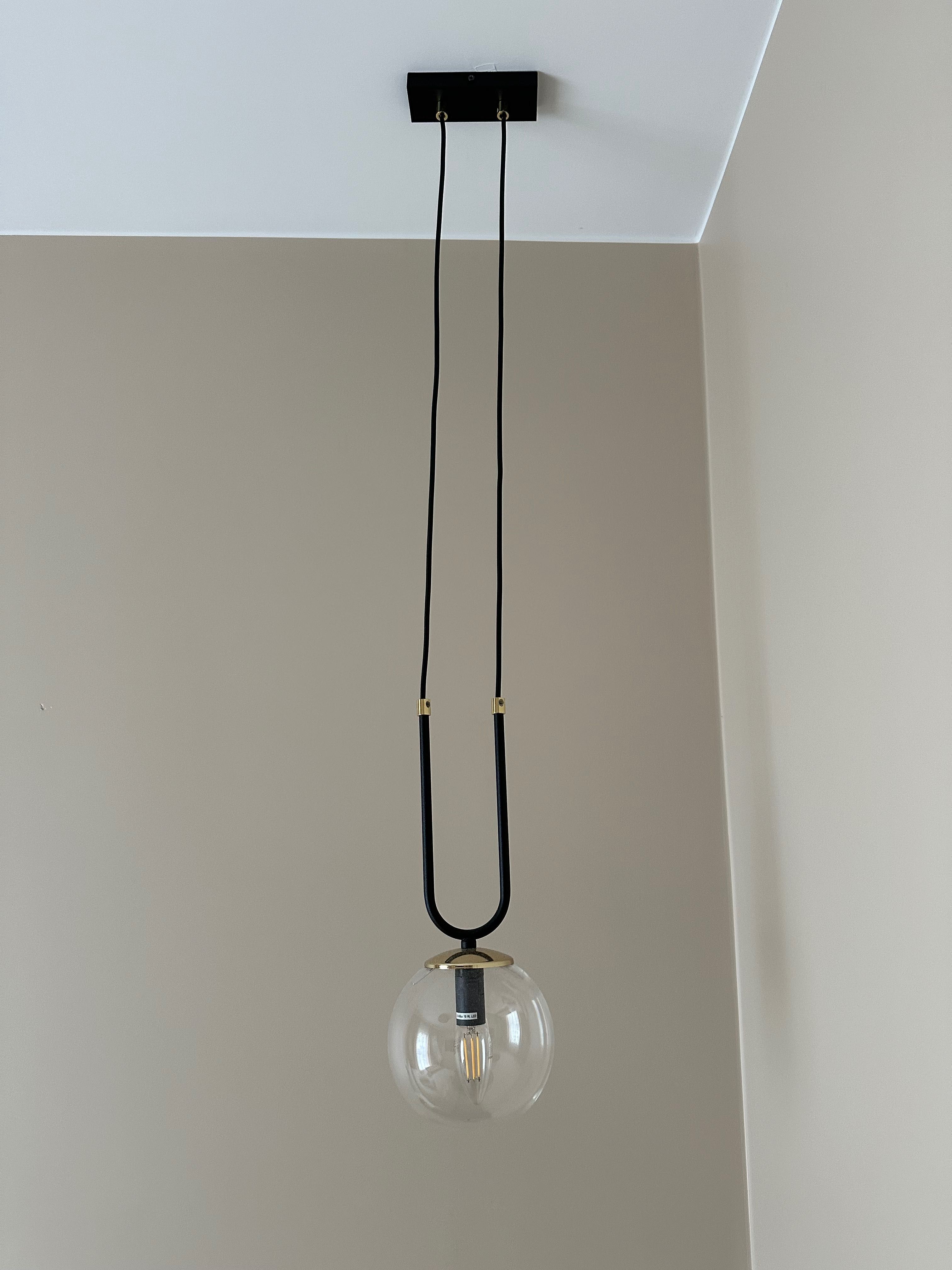Dwie lampy wiszące