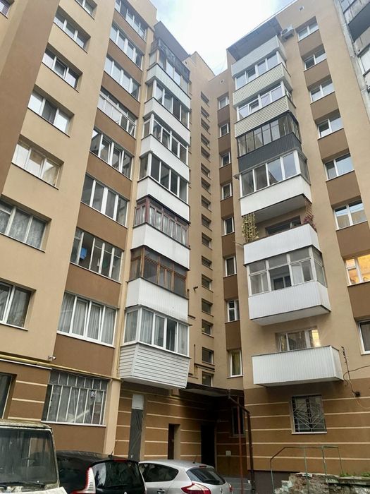 Трикімнатна квартира покращеного планування в р-ні Льонокомбінату