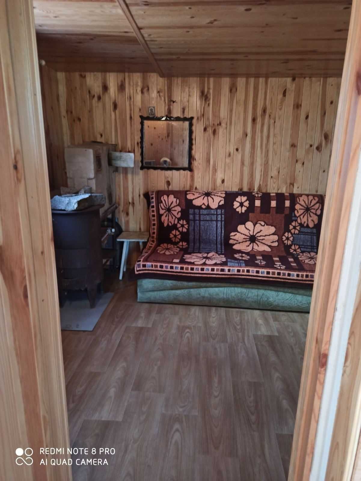 Будиночок на березі річки Дніпро, Десна, Київ.