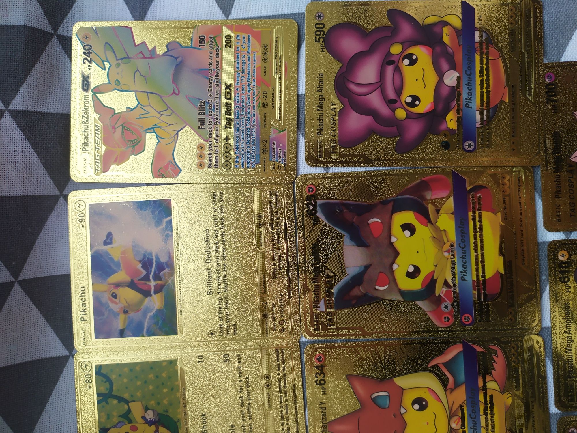 Колекція золотих карток Pikachu Pokémon. Pokémon Gold cards