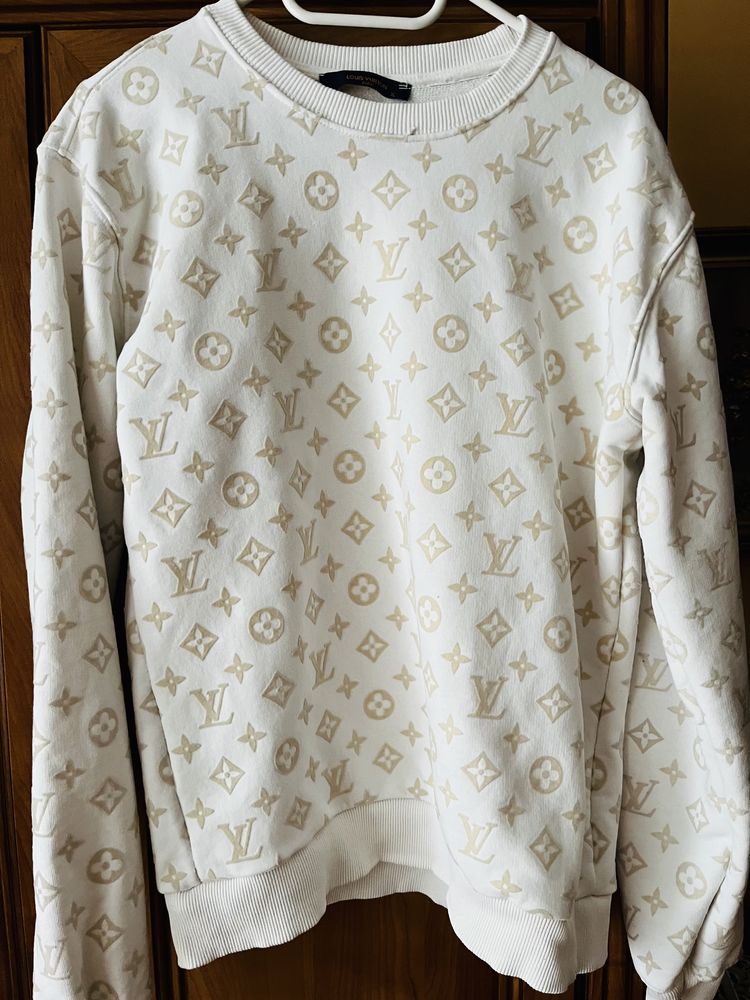 Piękny sweterek bluza Luis Vuitton Rozm M .
