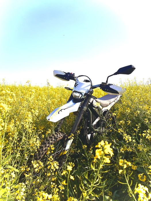 Wynajem motocykli Surron / Stark Varg – elektryczne crossy, offroad