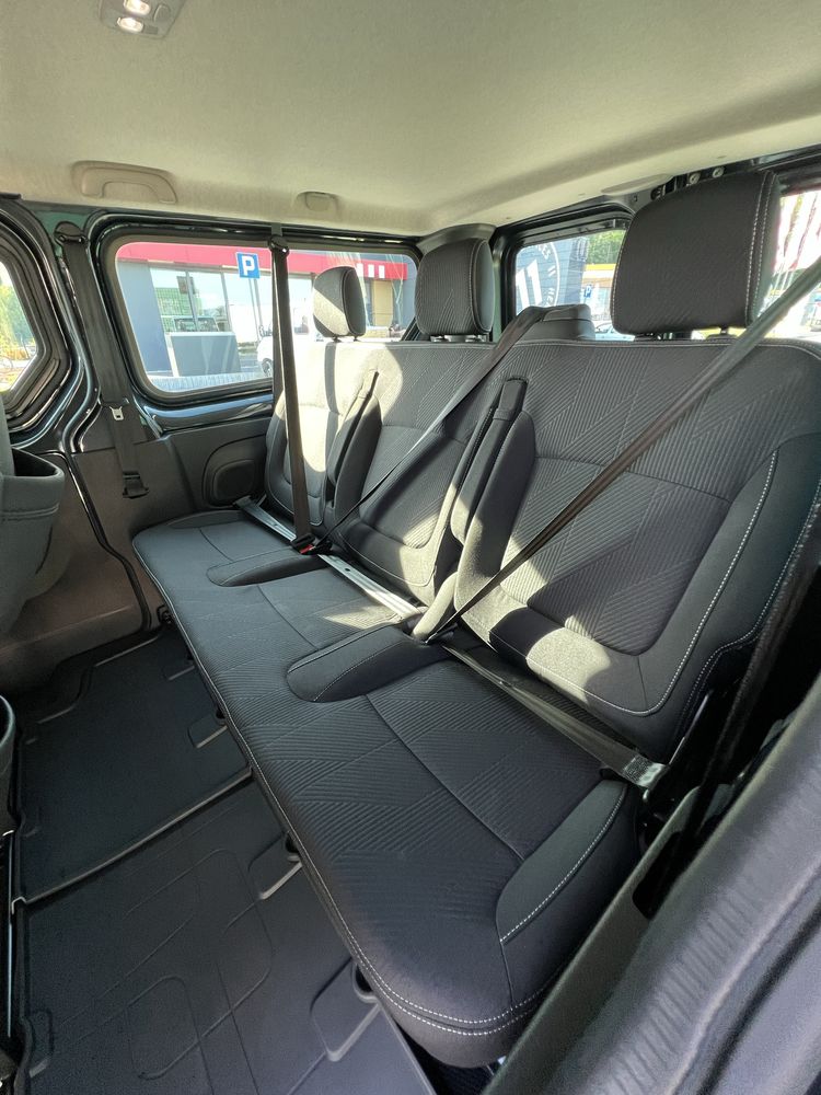 Wypozyczalnia wynajem busa 9 osobowego Renault Trafic manual