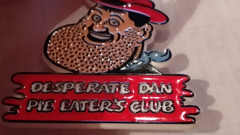 значок великобритания клуб desperate dan pie eaters club badge англия
