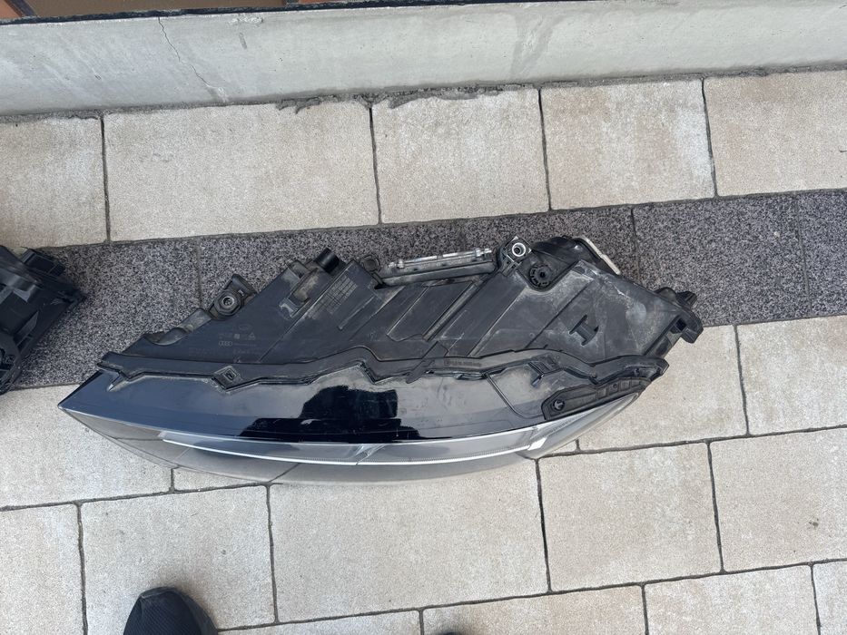 Фара ліва скло фари Audi Q7 4M matrix Ауді Ауди Ку7 матрікс