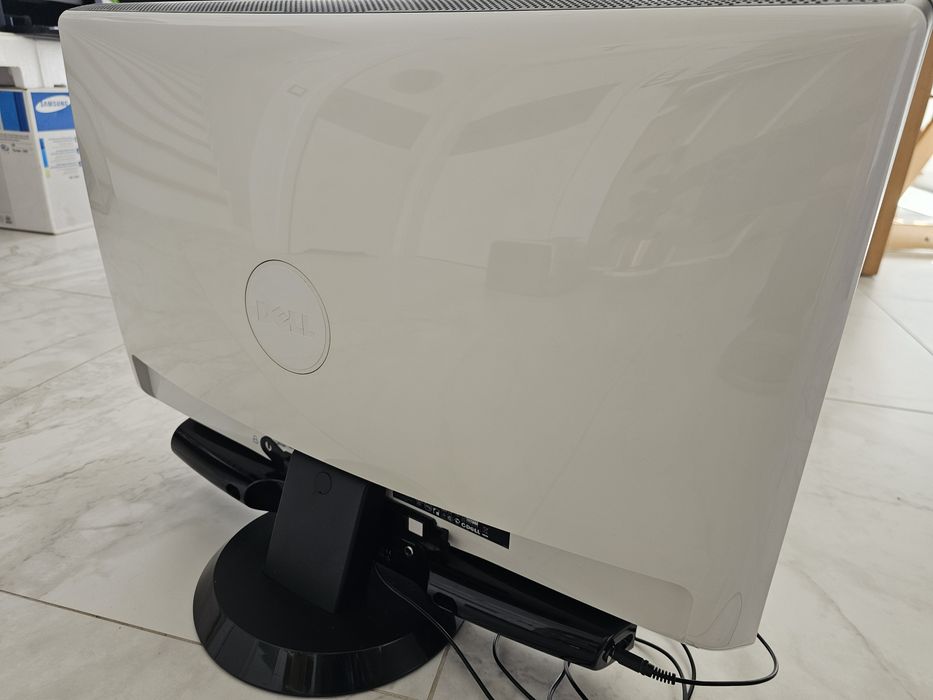 21'5 cala Monitor Dell ST2410b FHD + soundbar AY511