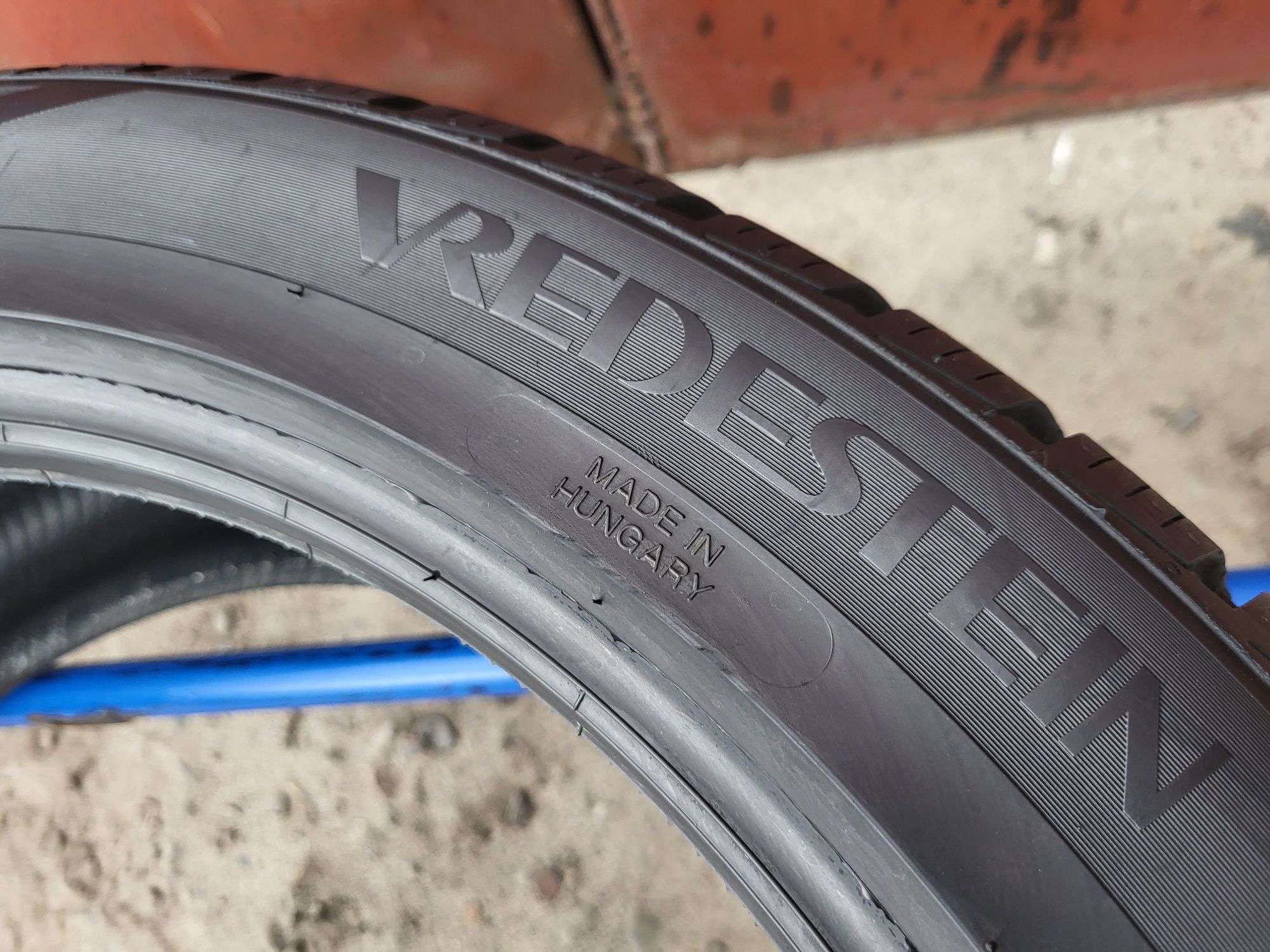 235/45/20 R20 Vredestein Quatrac Pro 2шт ціна за 1шт шини