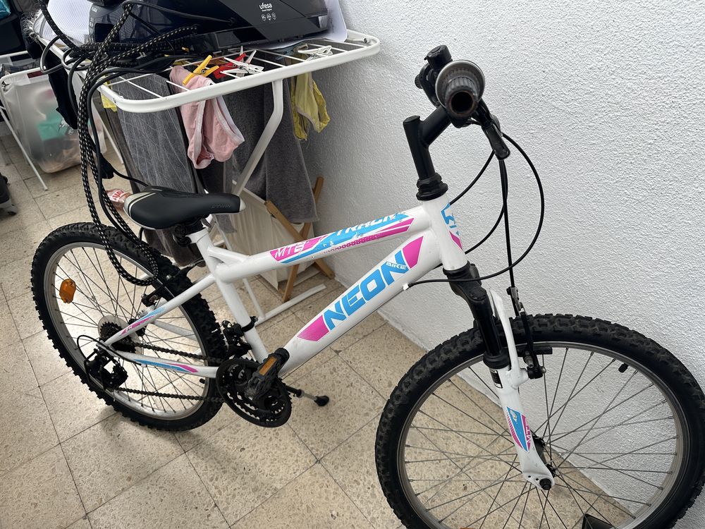 Bibicleta com poucas marcas de uso