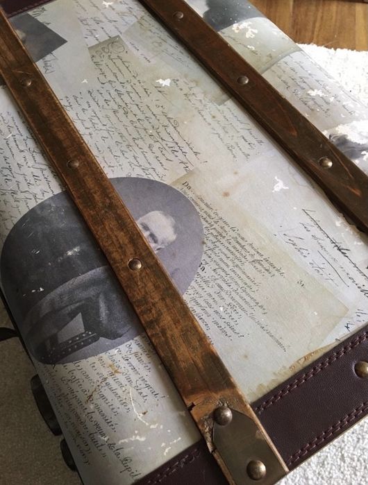 Mala vintage em madeira e couro