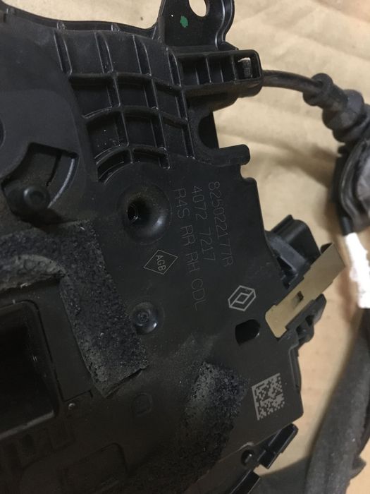 Zamek drzwi prawy tył prawy tylny Renault Twingo III