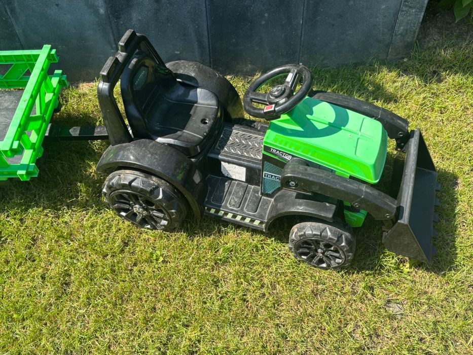 Traktor na akumlator