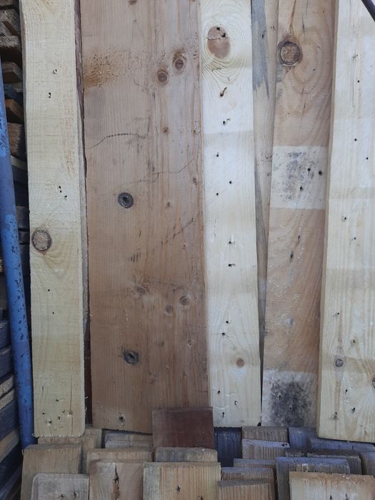 Деревянные доски из поддонов