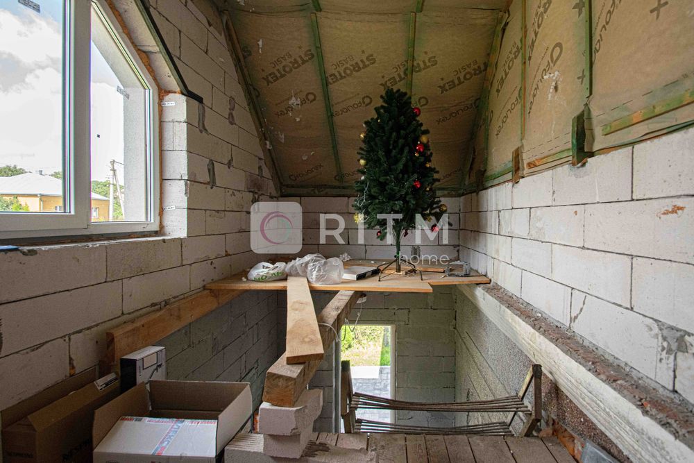 Продається  2-рівневий будинок з загальною площею 190м2