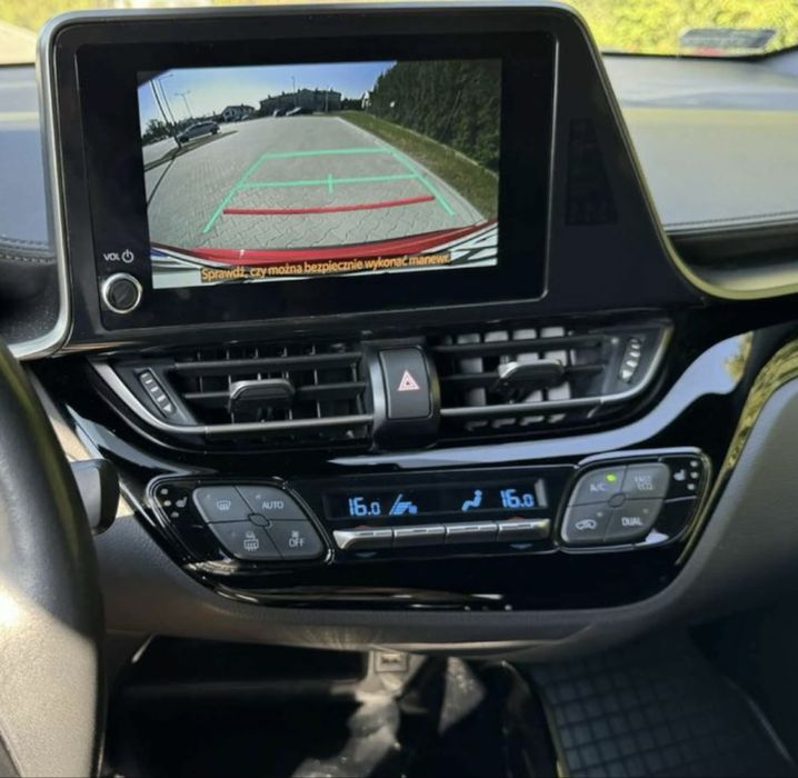 Toyota c-hr 2.0 hybrid rok 2022