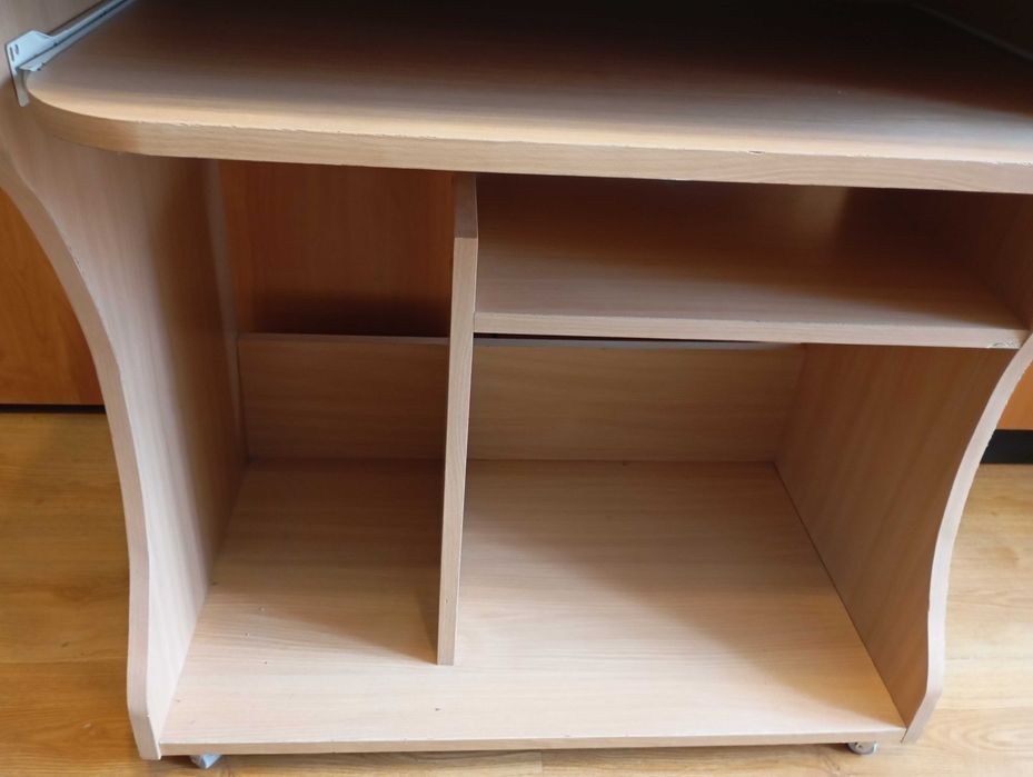 Biurko w kolorze buk