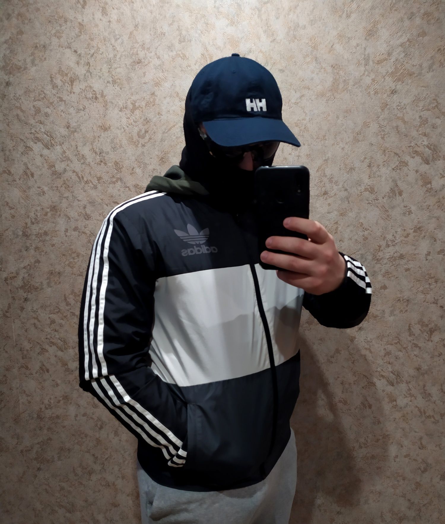 Класний ! Бомбер куртка Adidas з нових колекцій