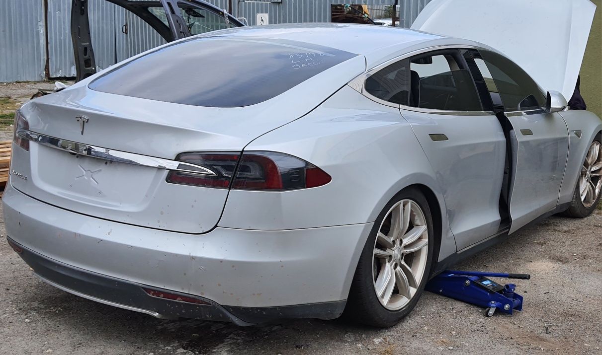 Розборка Tesla Model S P85 Performance