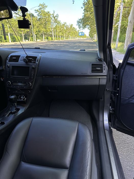 TOYOTA AVENSIS 2011р. 2.2 дизель від власника