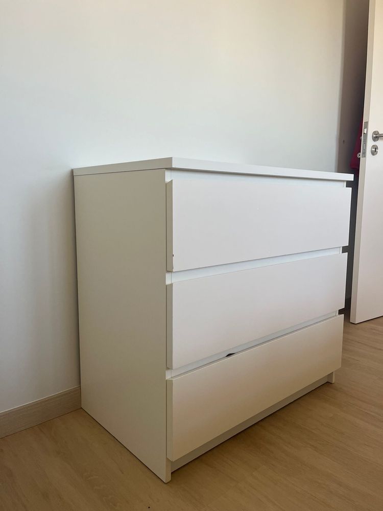 Cómoda com 3 gavetas