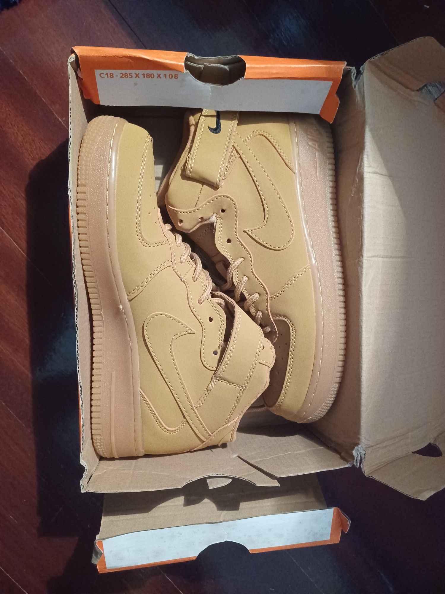 Melhor oferta - Botas Nike Air Force 1 - 37