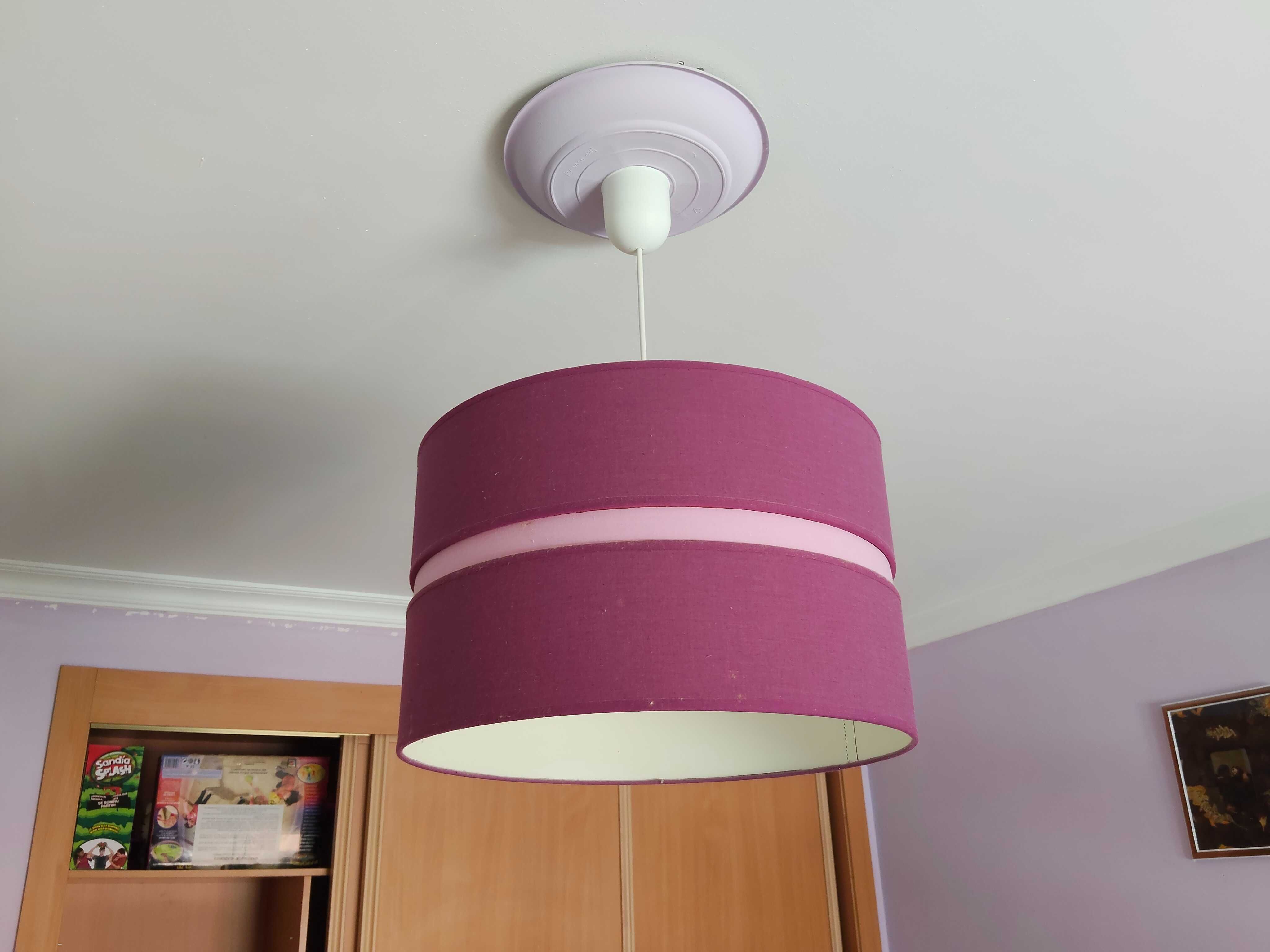 Candeeiro de tecto violeta e lilás