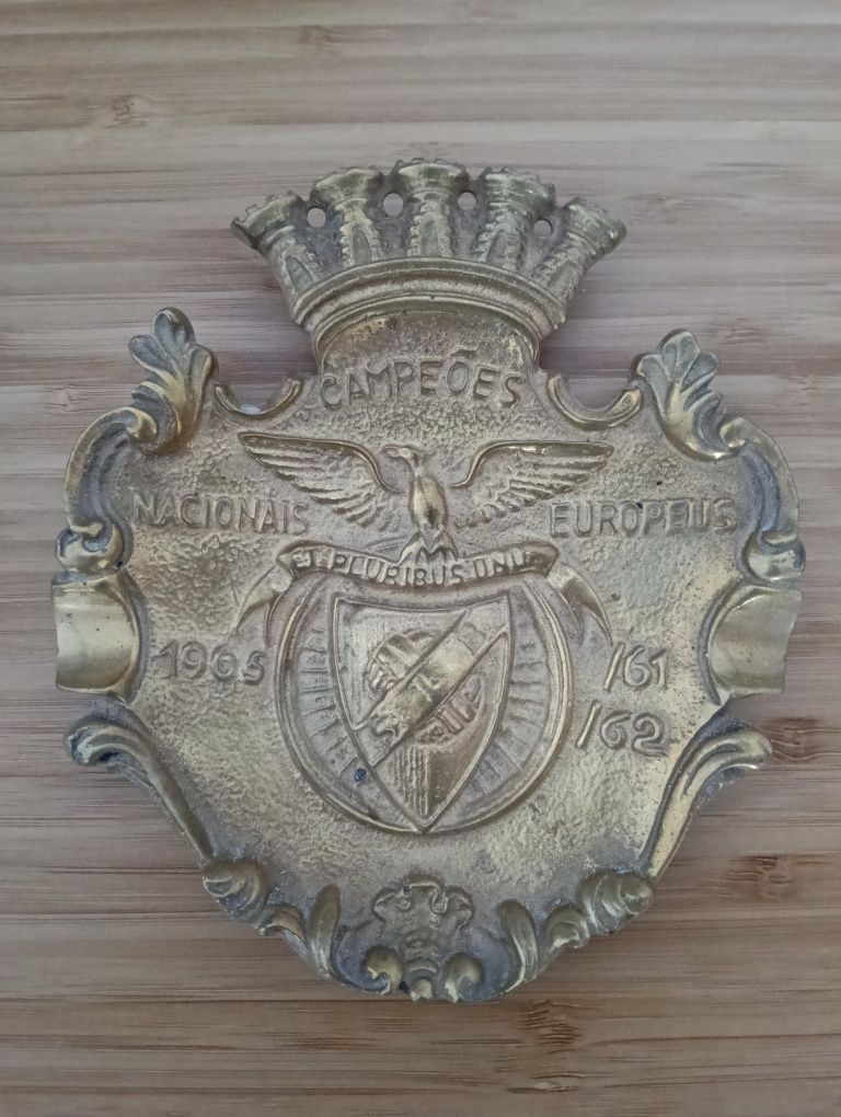 Cinzeiro em Bronze do SLB campeões nacionais e europeus